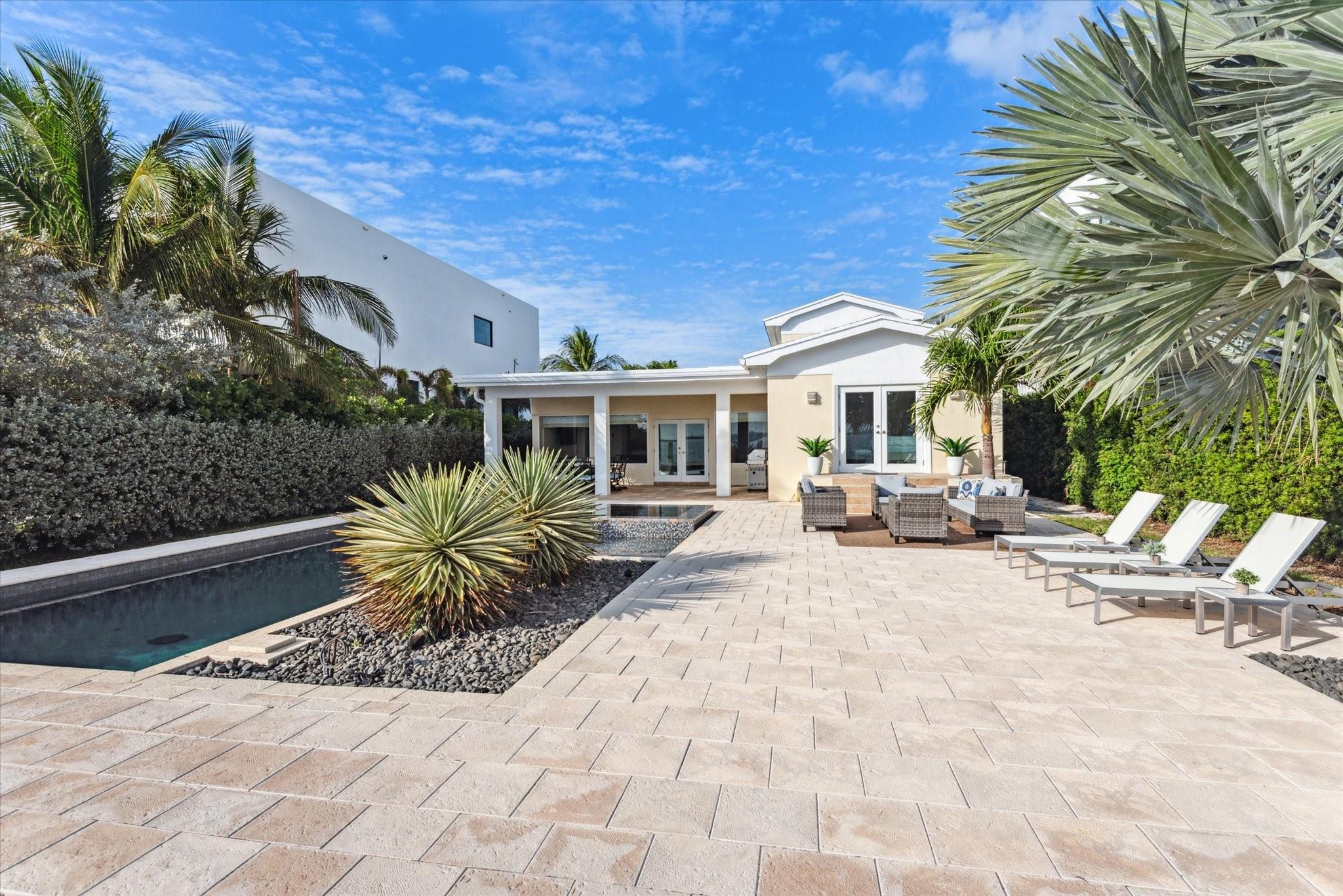 1570 S Treasure Dr