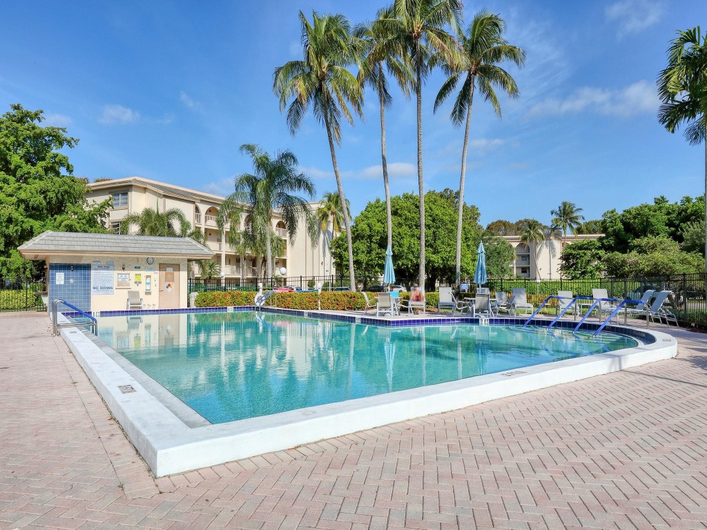 4702 Martinique Dr G3