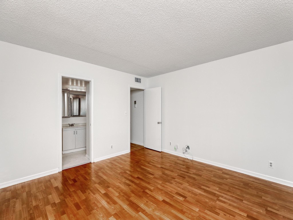 4702 Martinique Dr G3