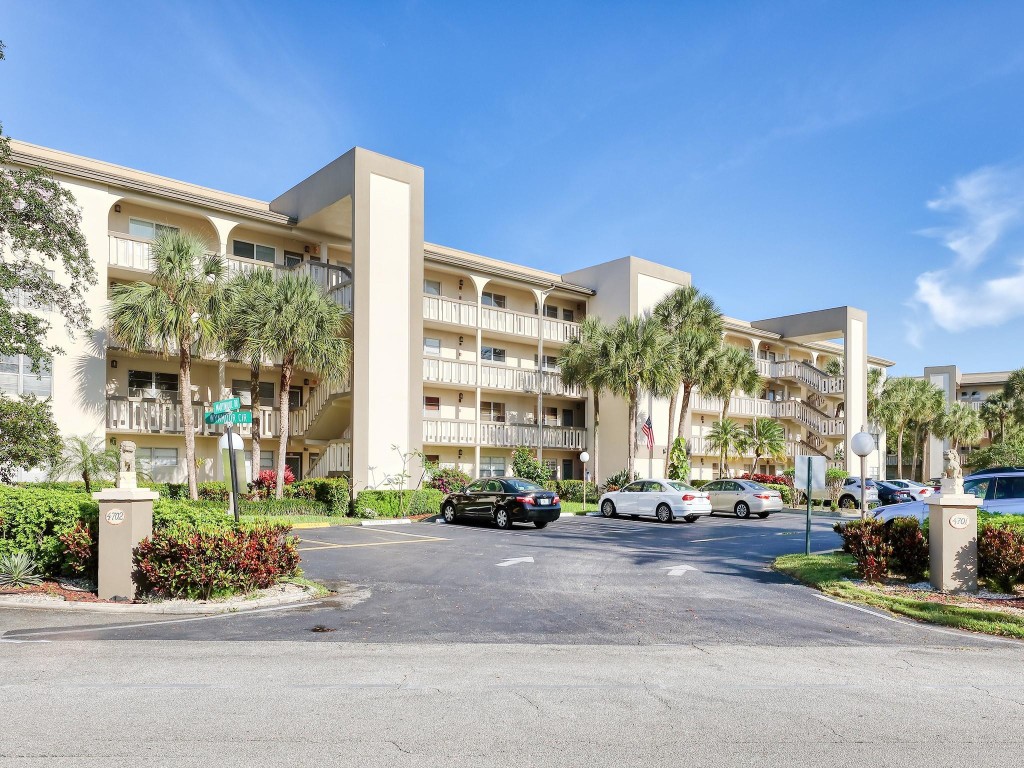 4702 Martinique Dr G3