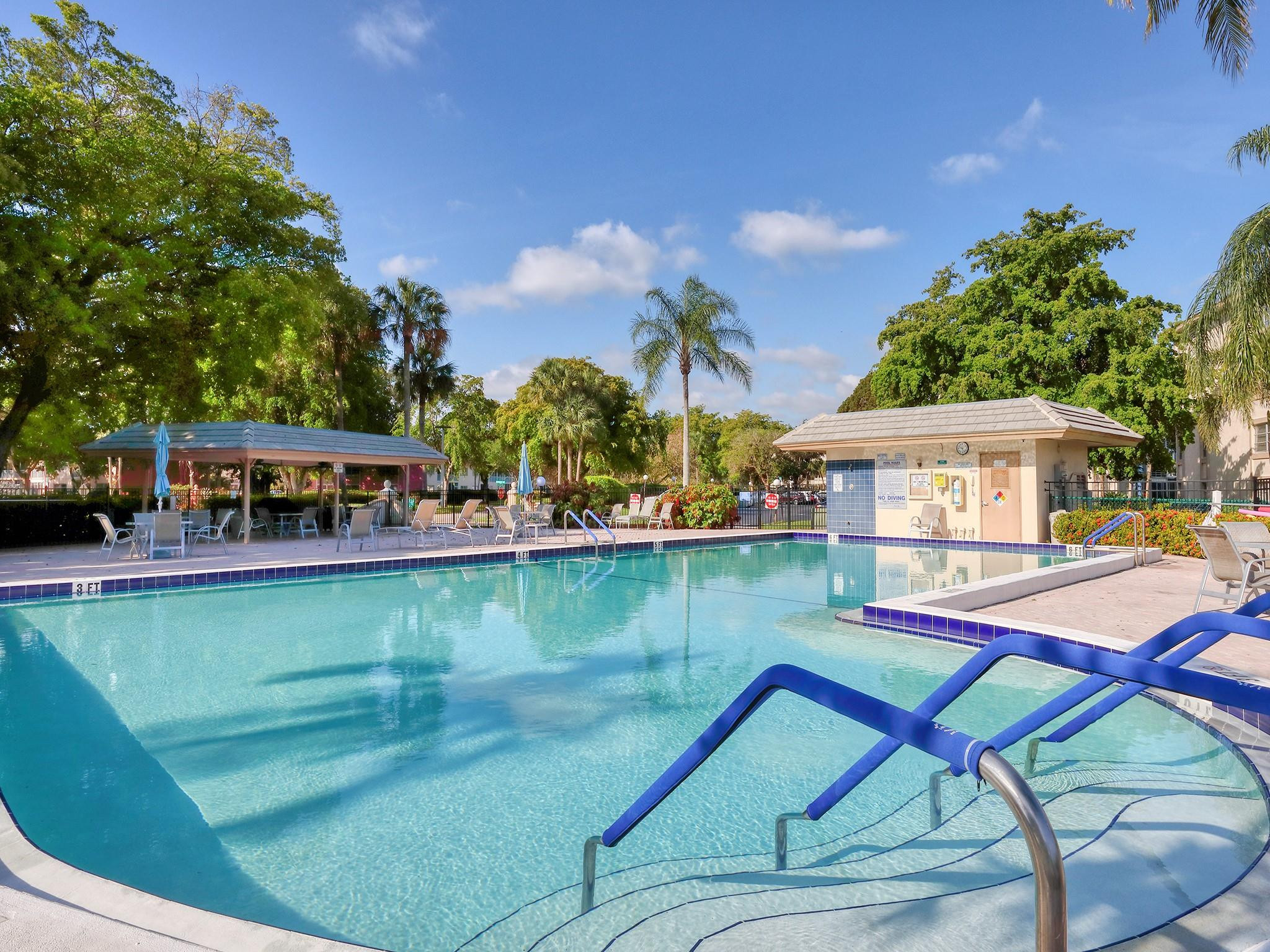 4702 Martinique Dr G3