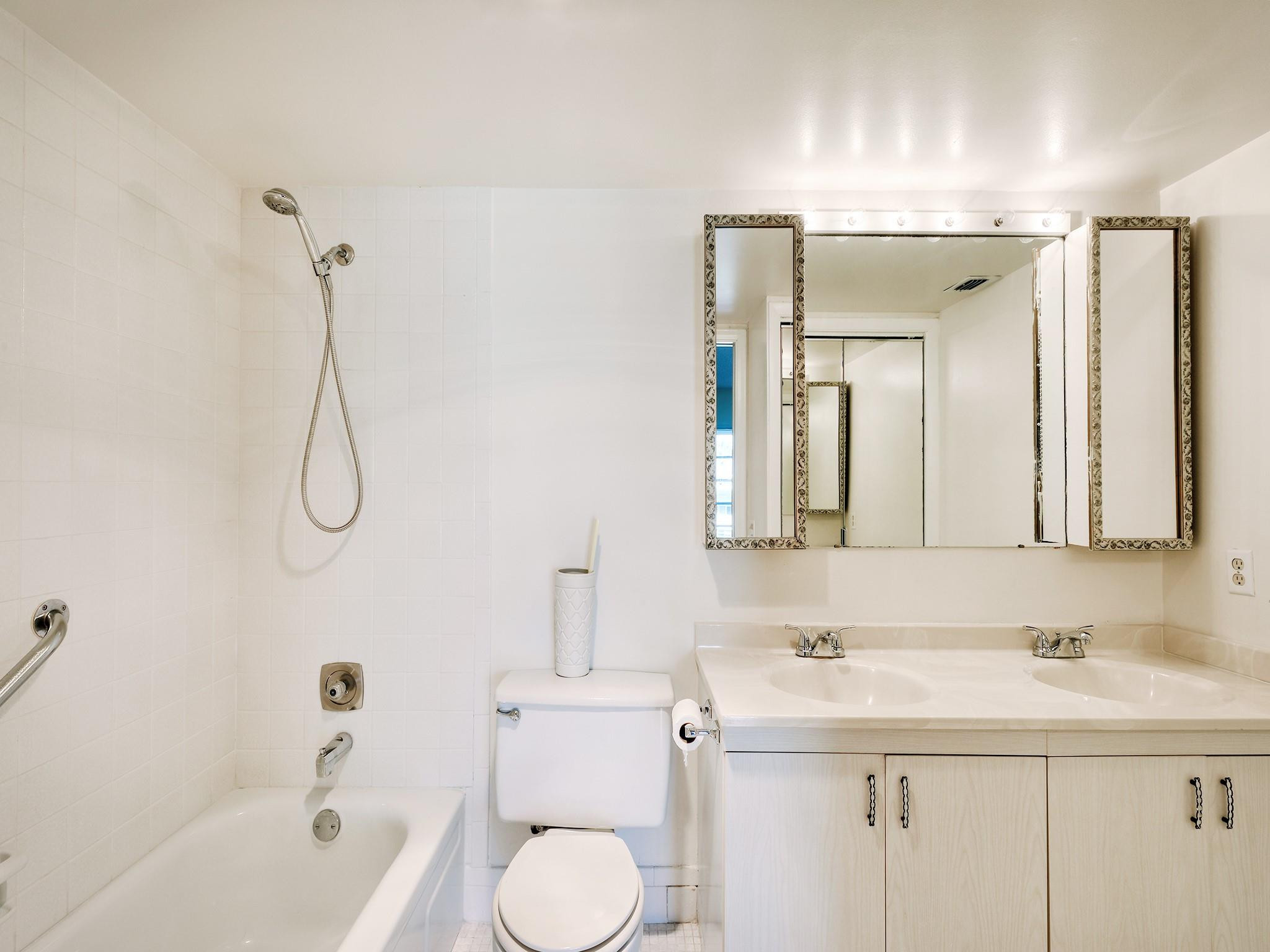 4702 Martinique Dr G3