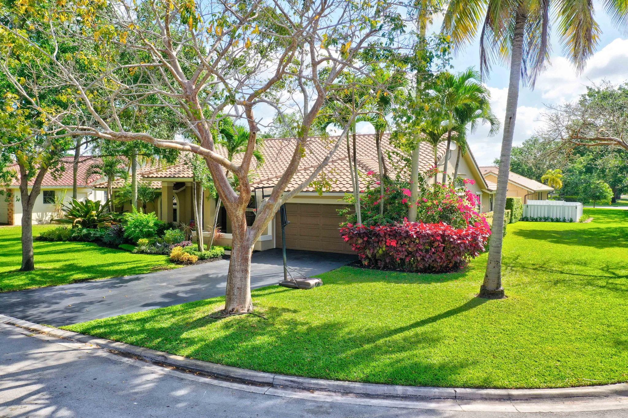5217 NW 85th Ter