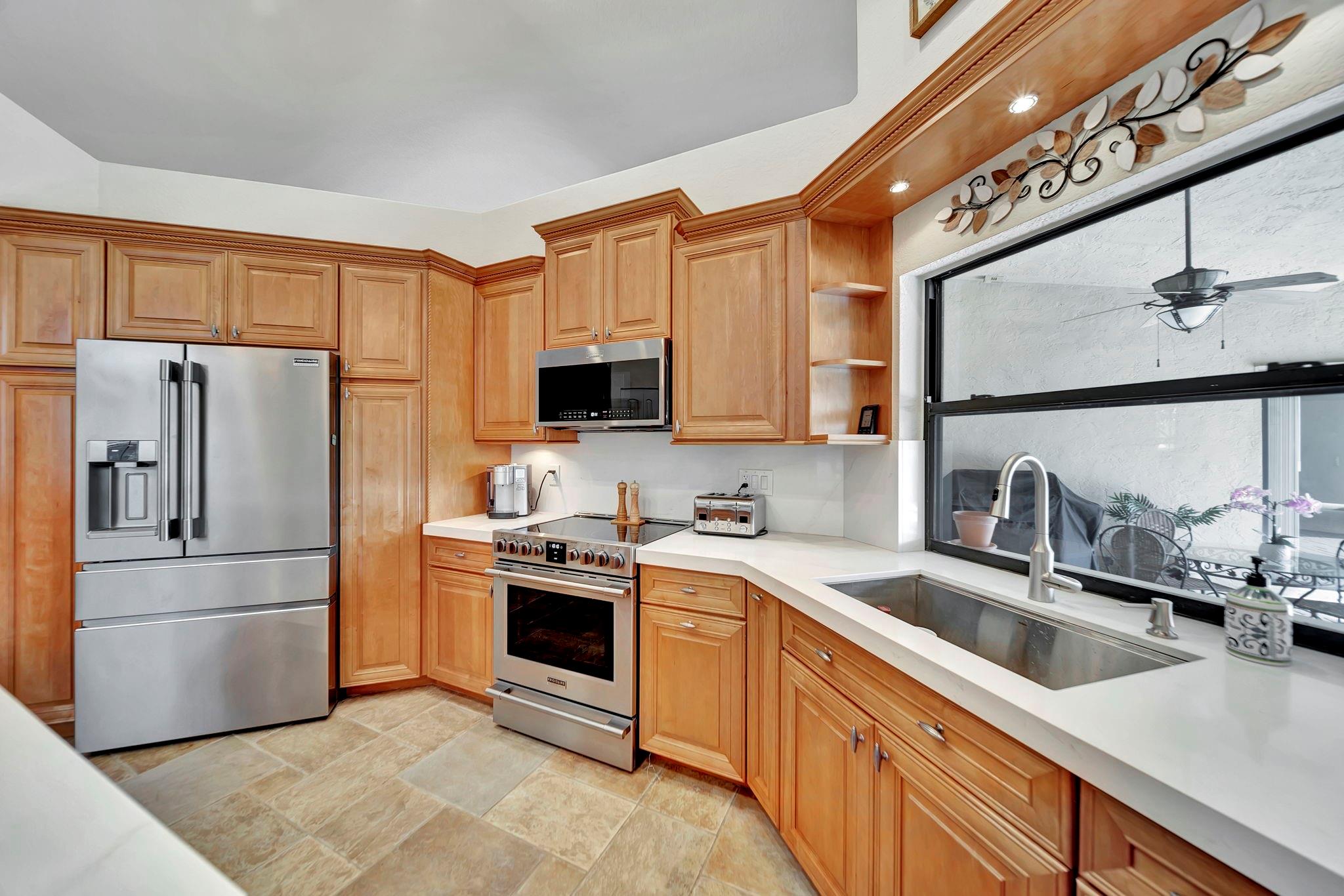5217 NW 85th Ter