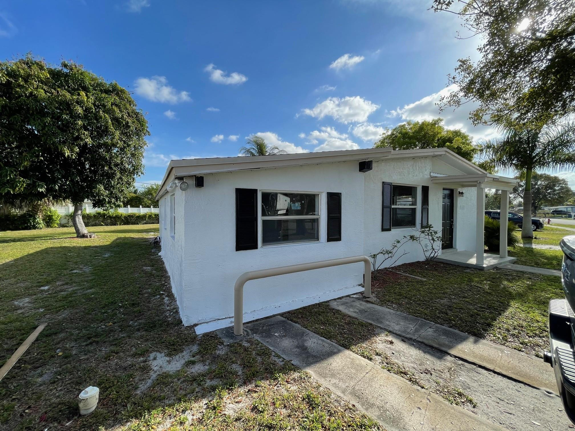 1713 NW 15th St