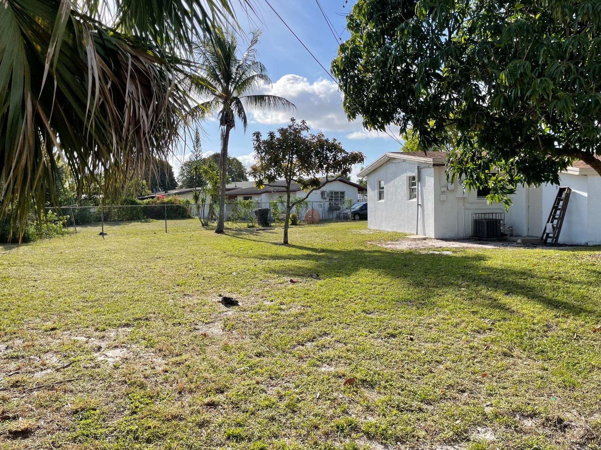 1713 NW 15th St
