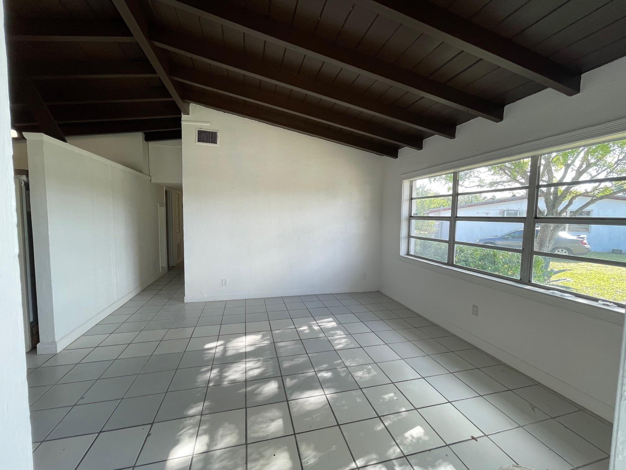 1713 NW 15th St