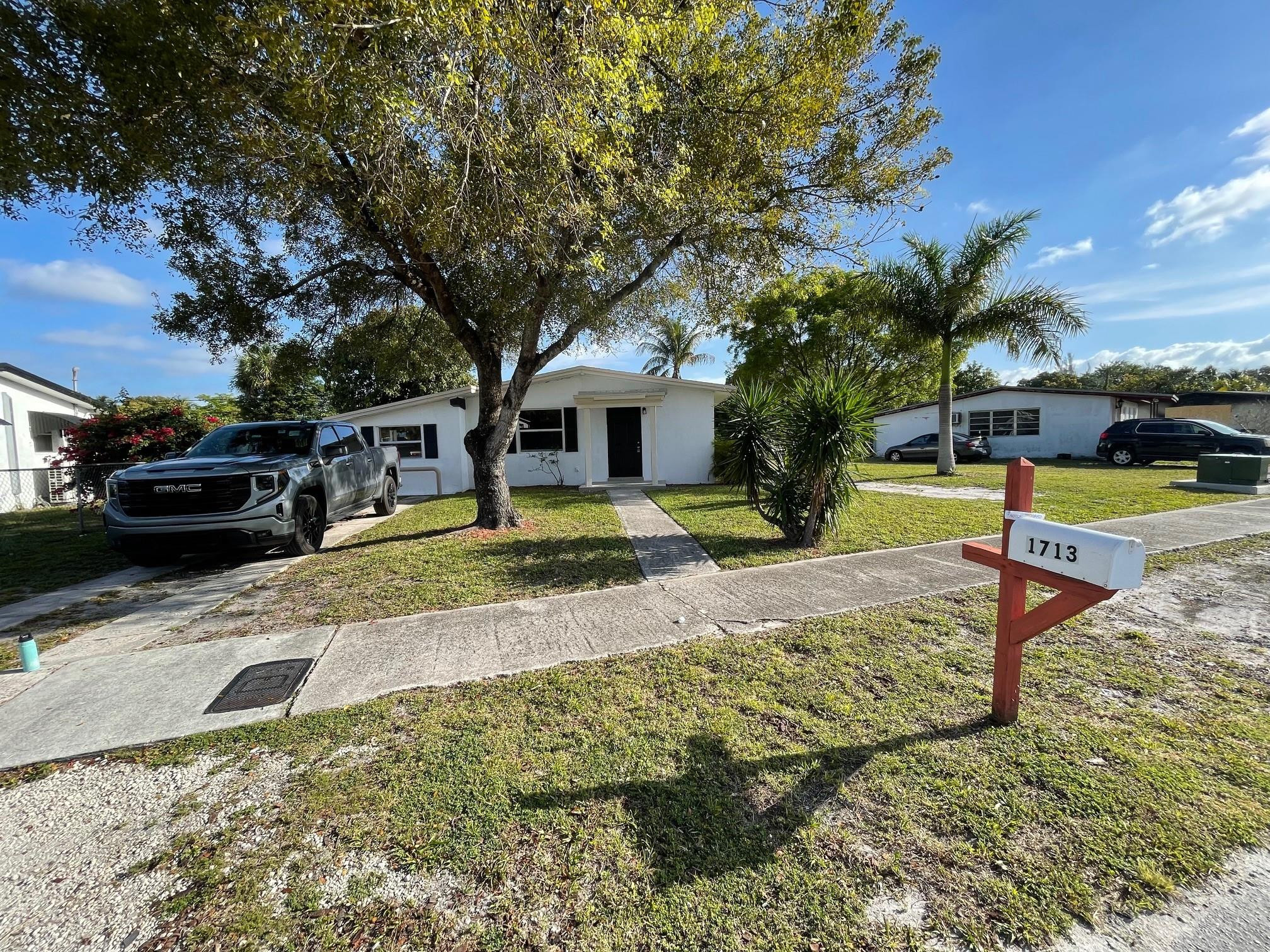 1713 NW 15th St