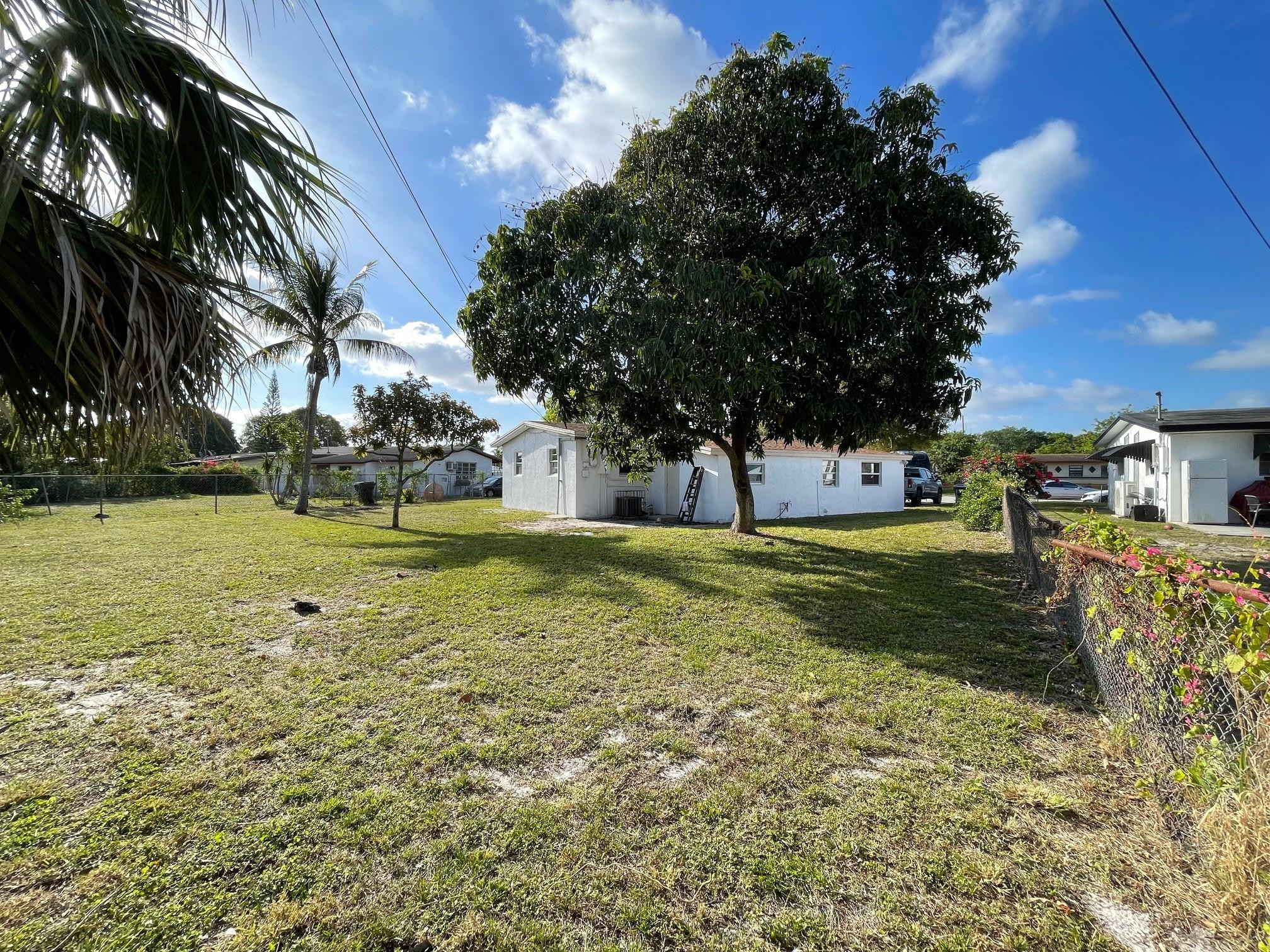 1713 NW 15th St