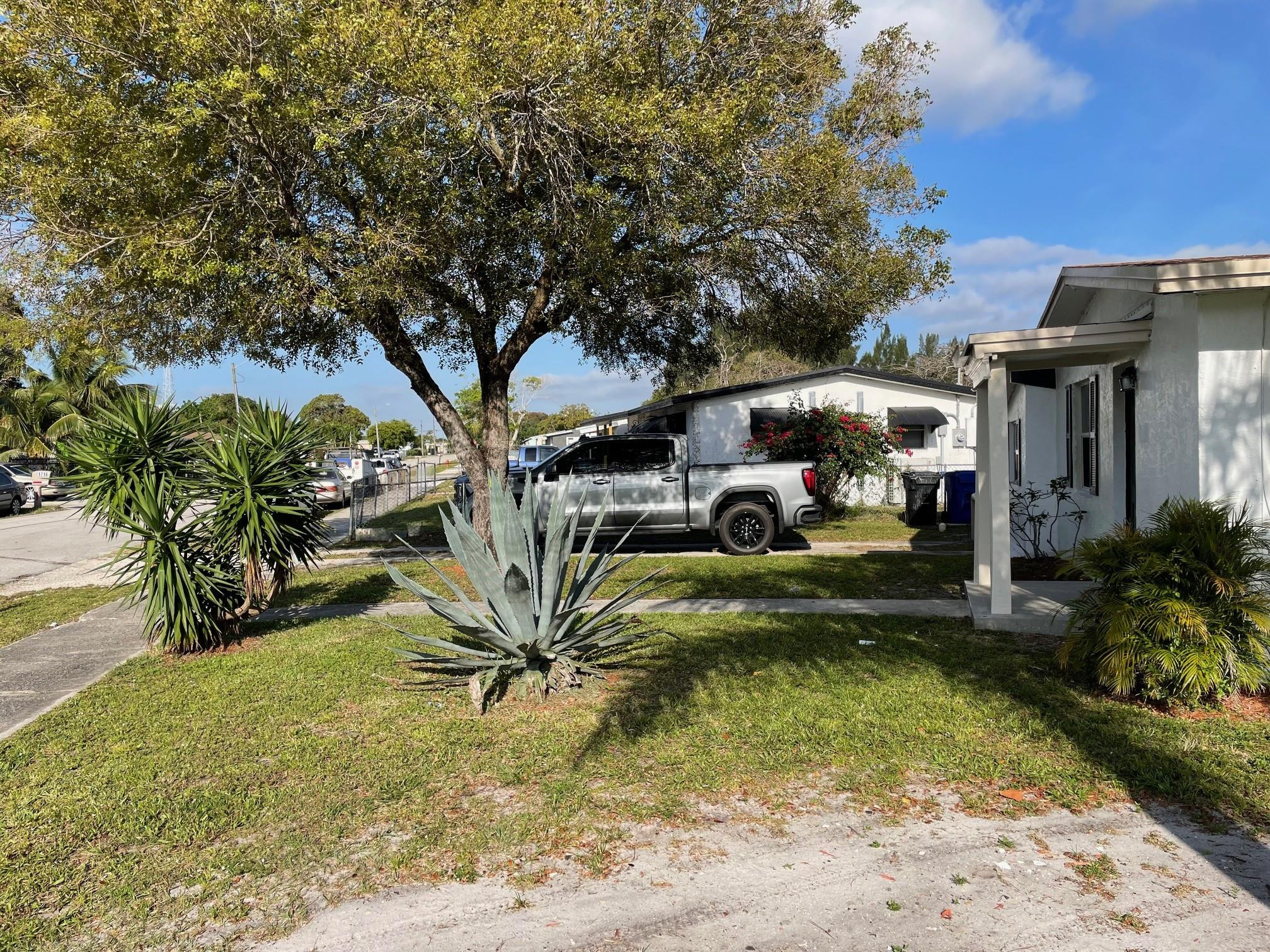 1713 NW 15th St