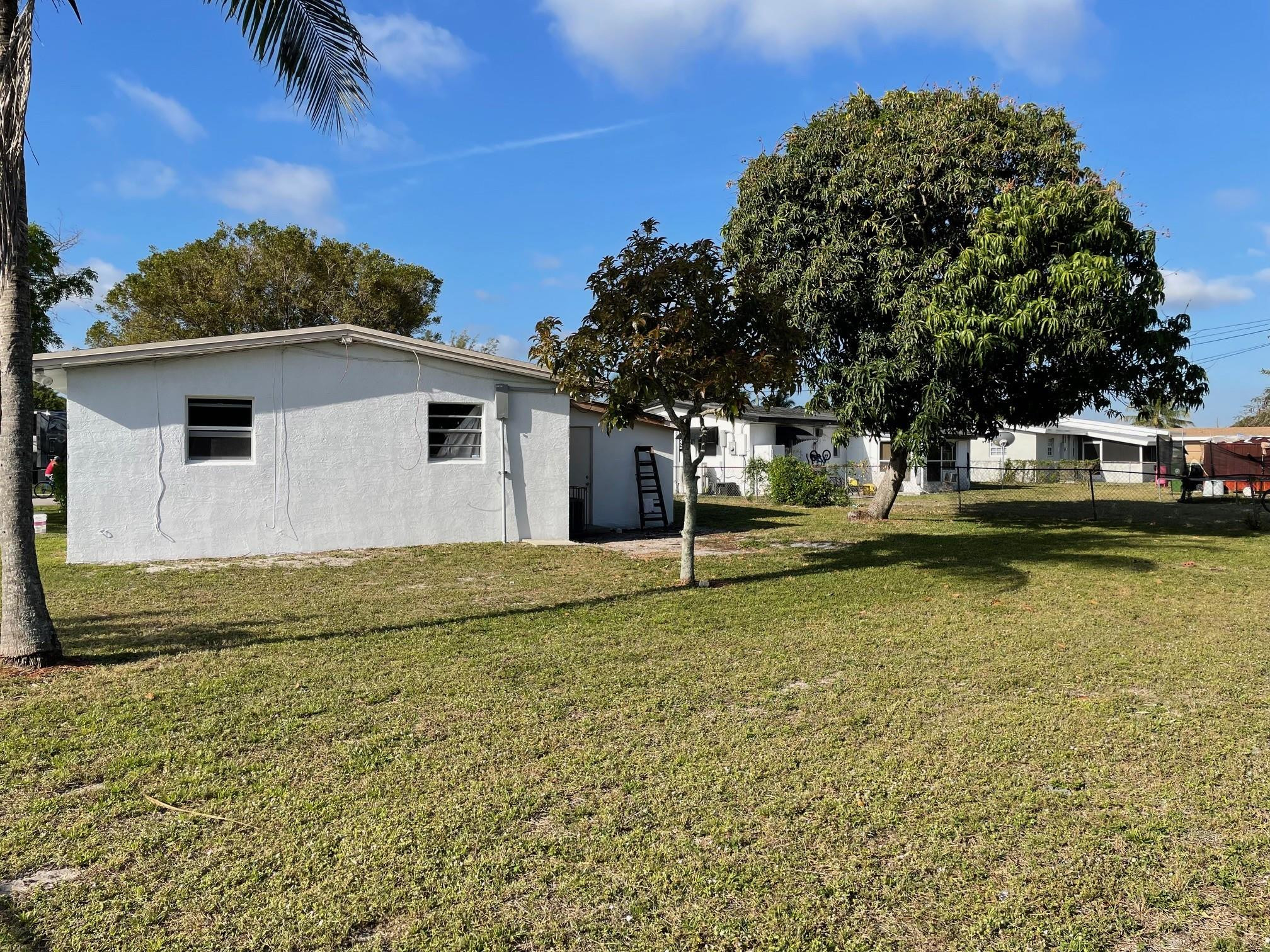 1713 NW 15th St
