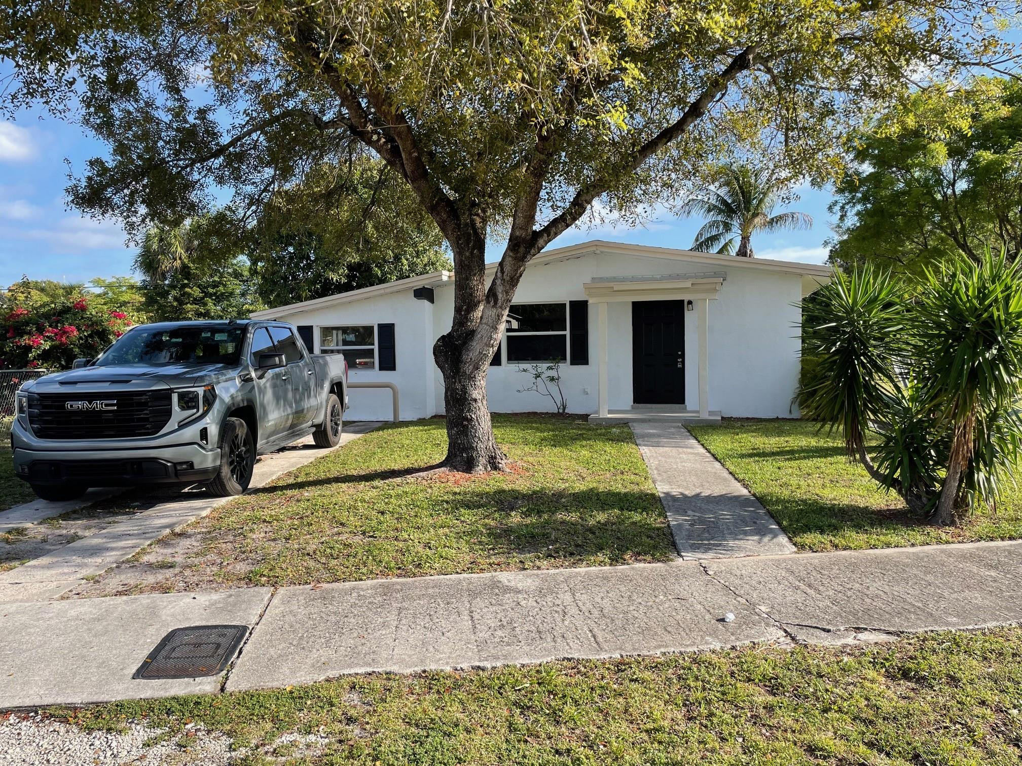 1713 NW 15th St