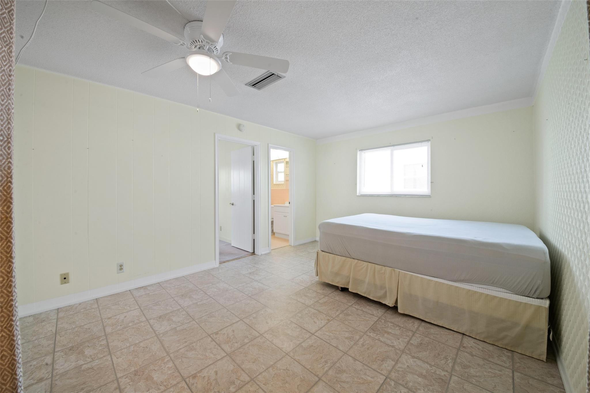 1625 NW 67th Ave
