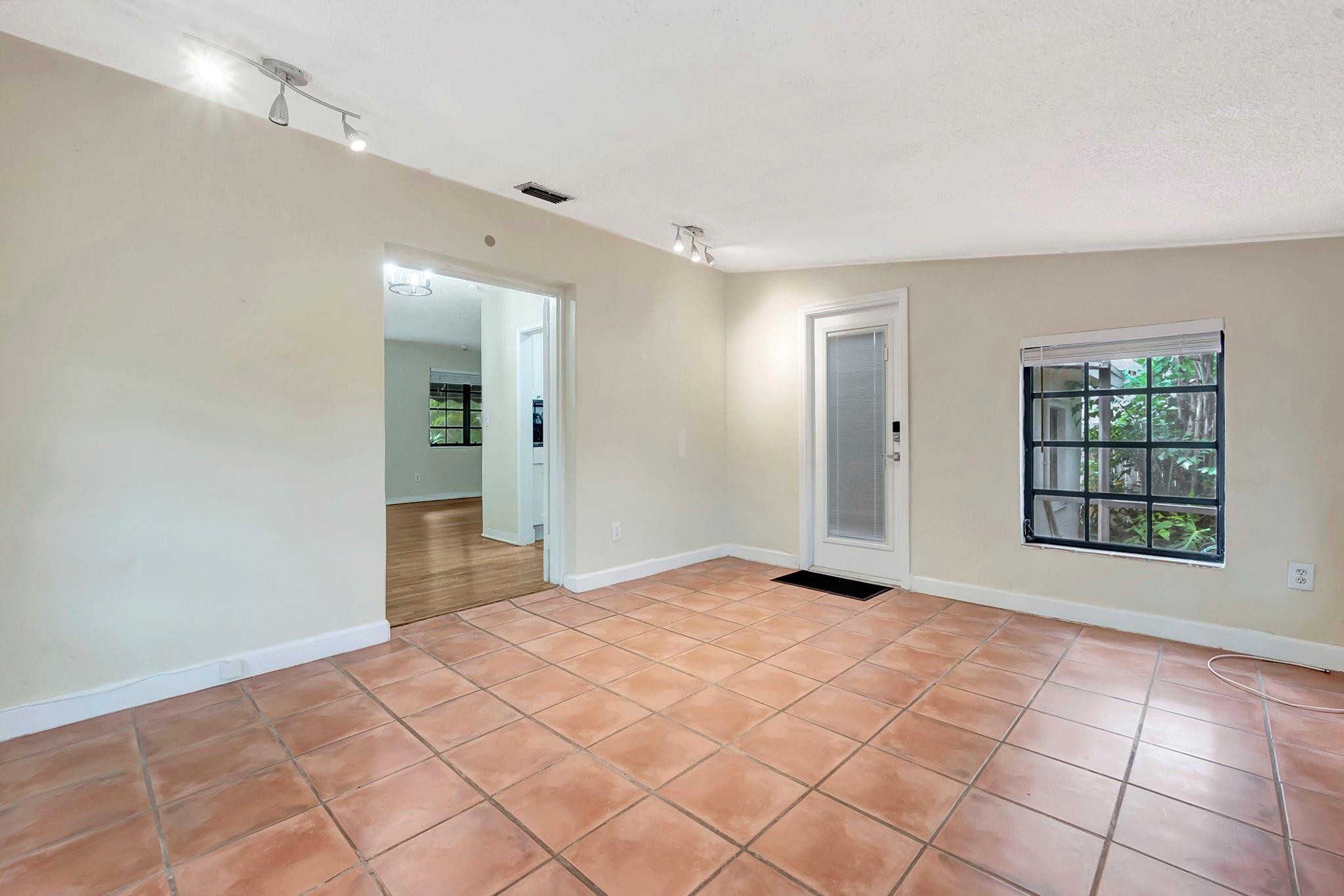 273 NE 107th St