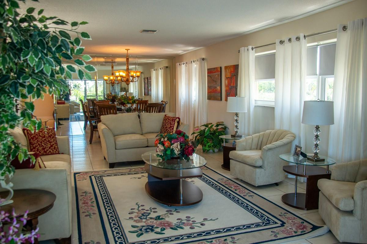 725 N Riverside Dr 301