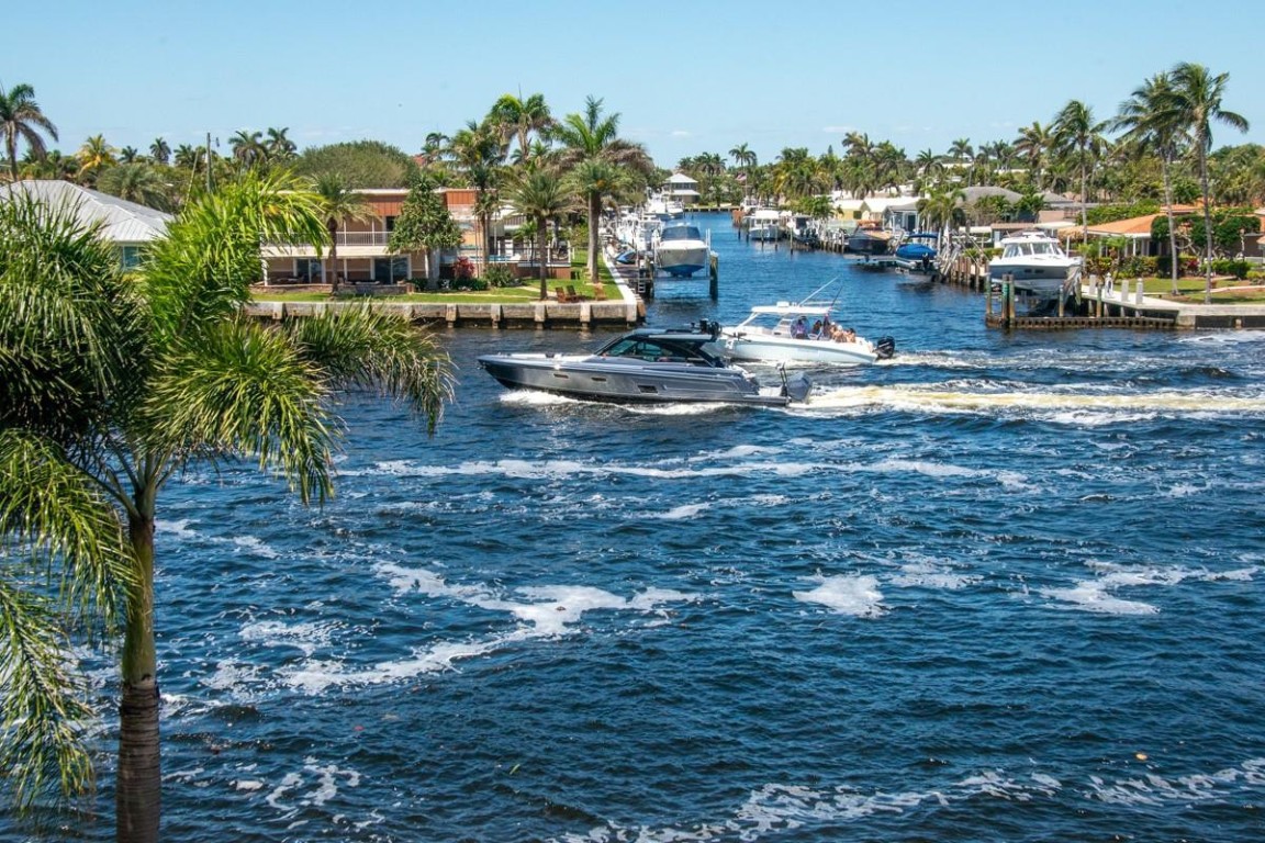 725 N Riverside Dr 301