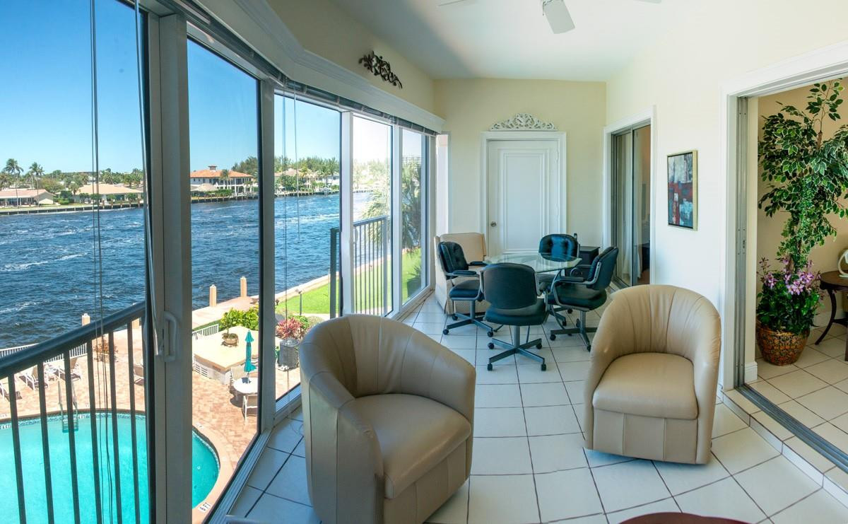 725 N Riverside Dr 301