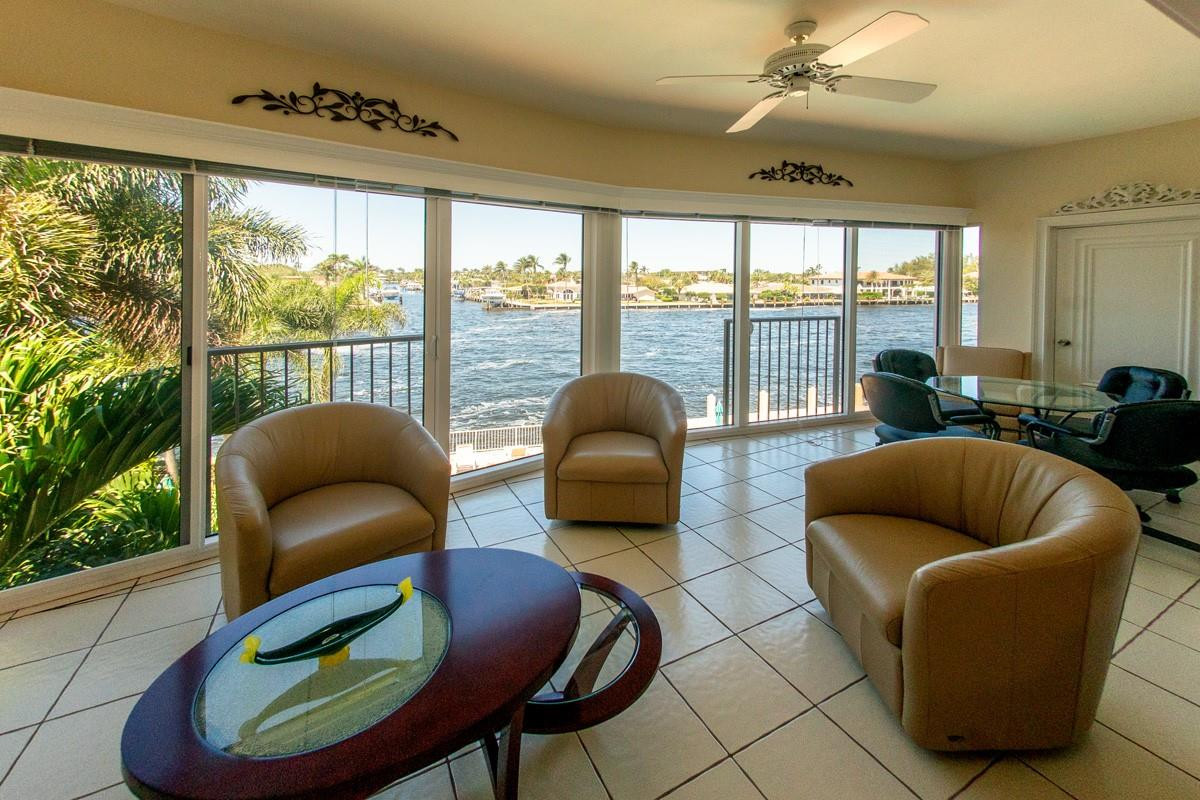 725 N Riverside Dr 301