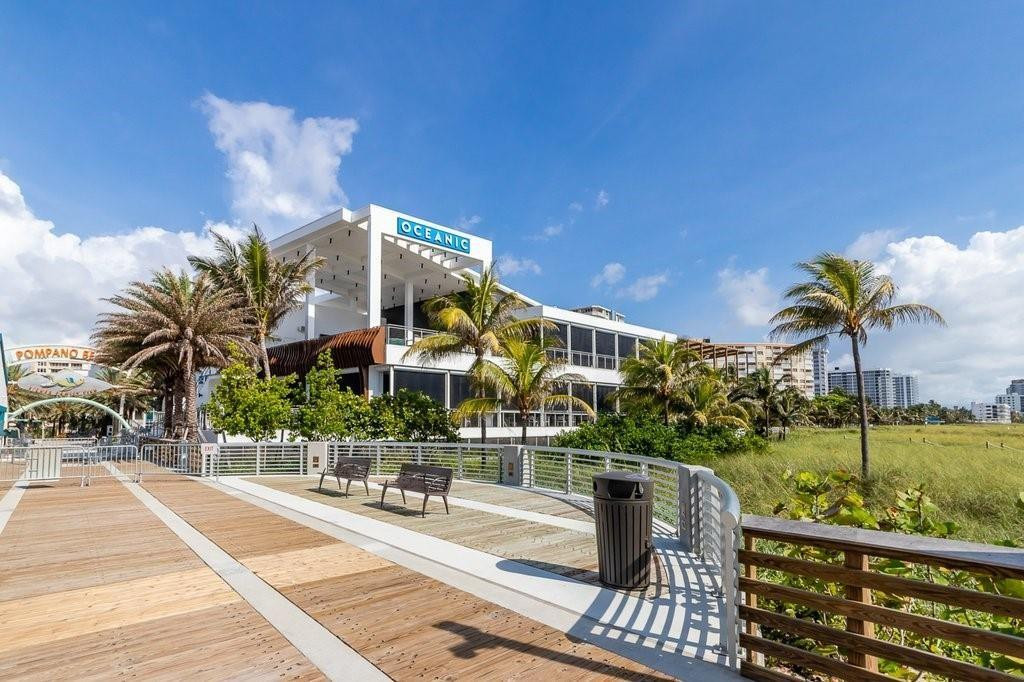725 N Riverside Dr 301