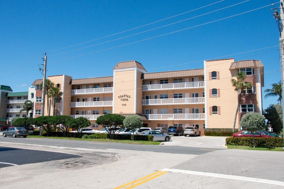 725 N Riverside Dr 301