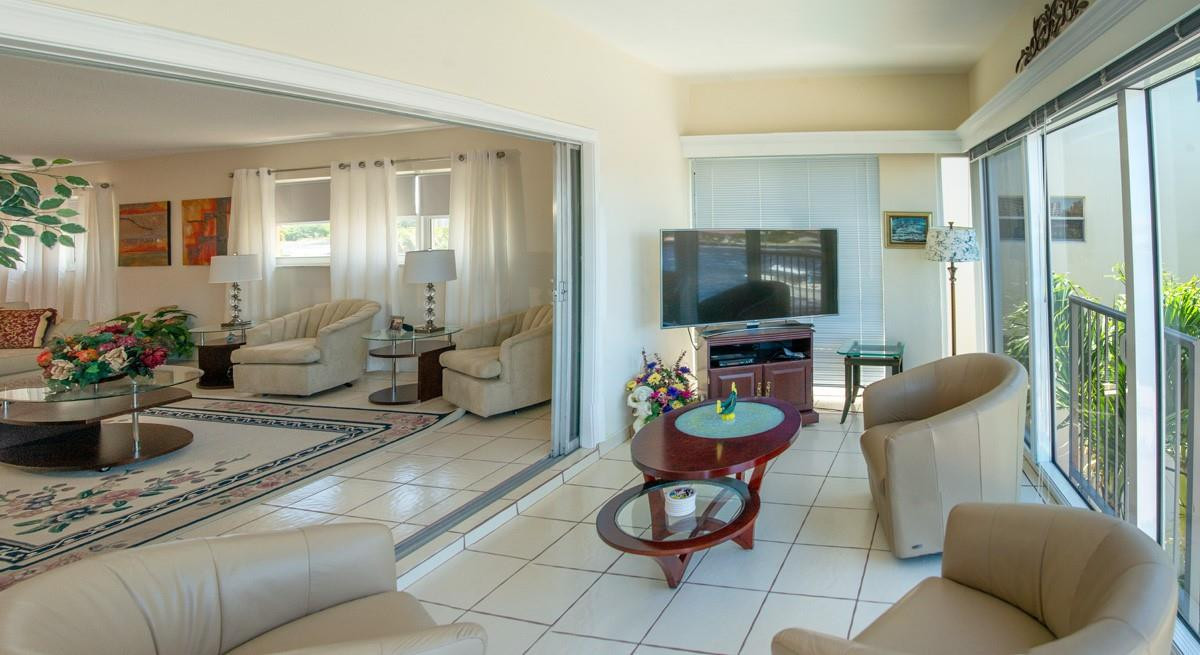 725 N Riverside Dr 301