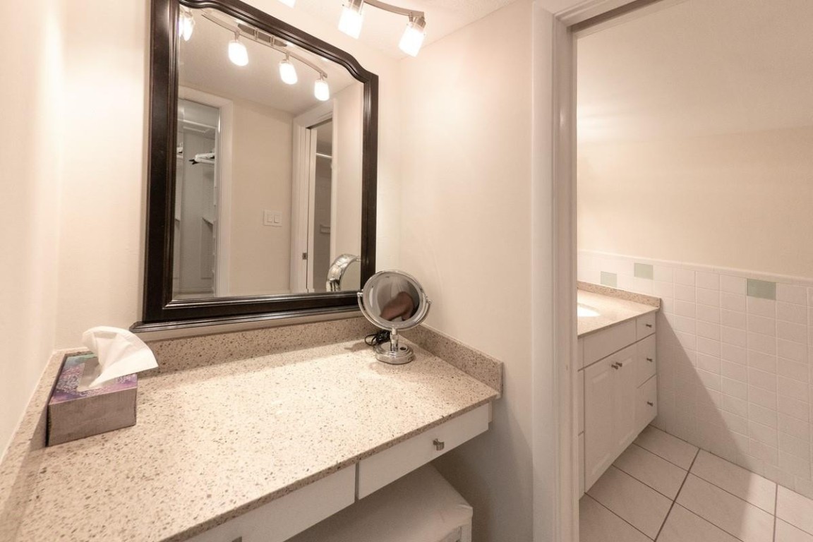 725 N Riverside Dr 301