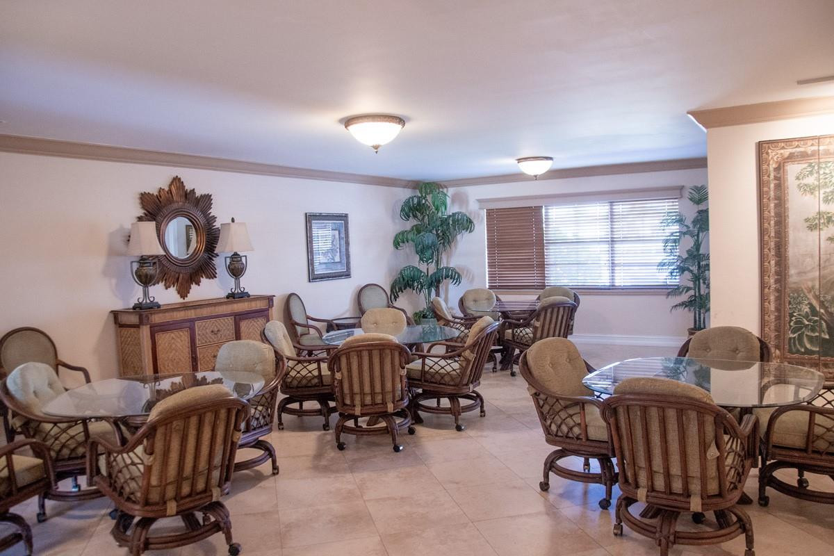 725 N Riverside Dr 301