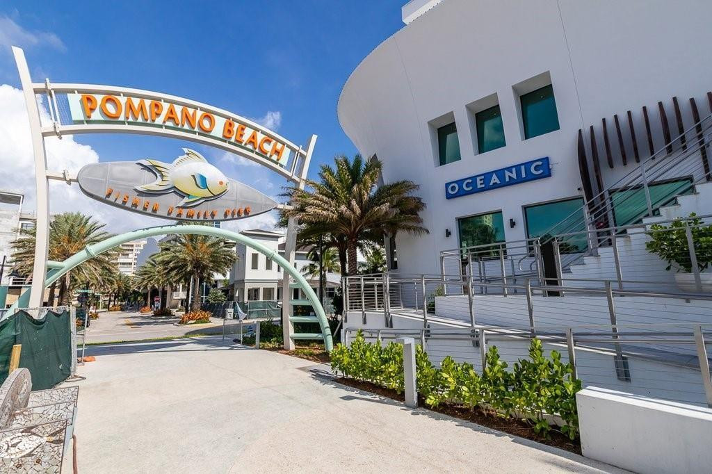 725 N Riverside Dr 301