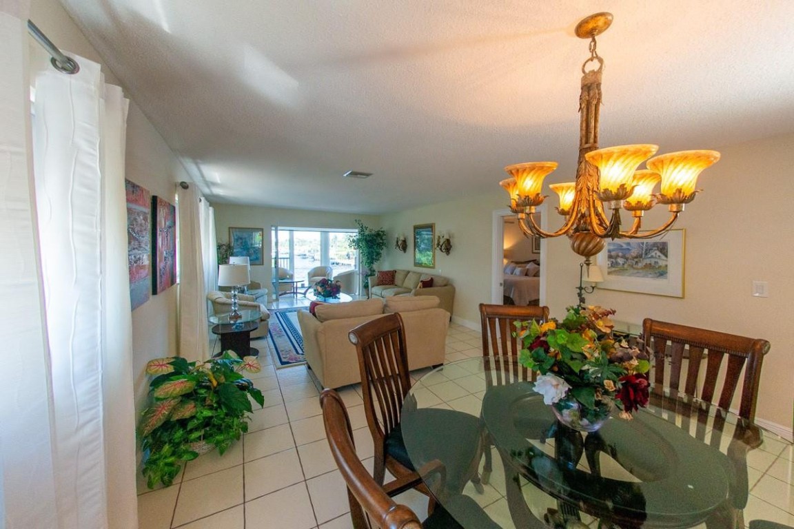 725 N Riverside Dr 301