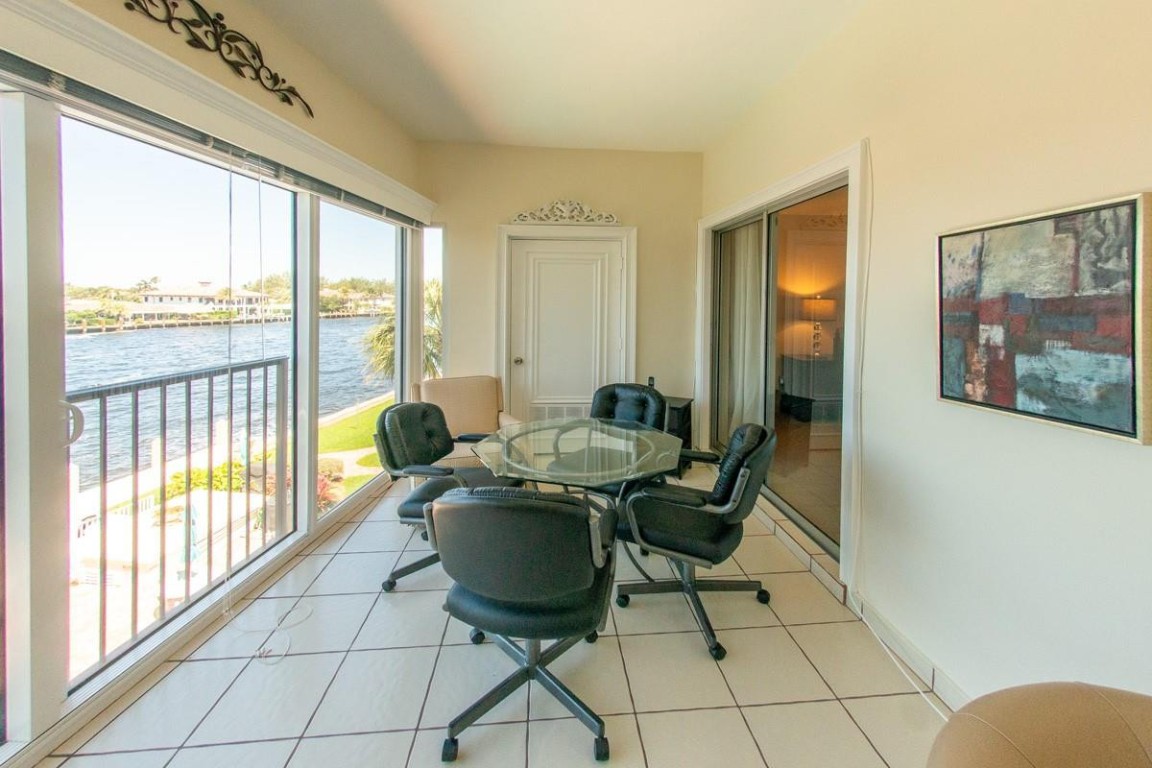 725 N Riverside Dr 301