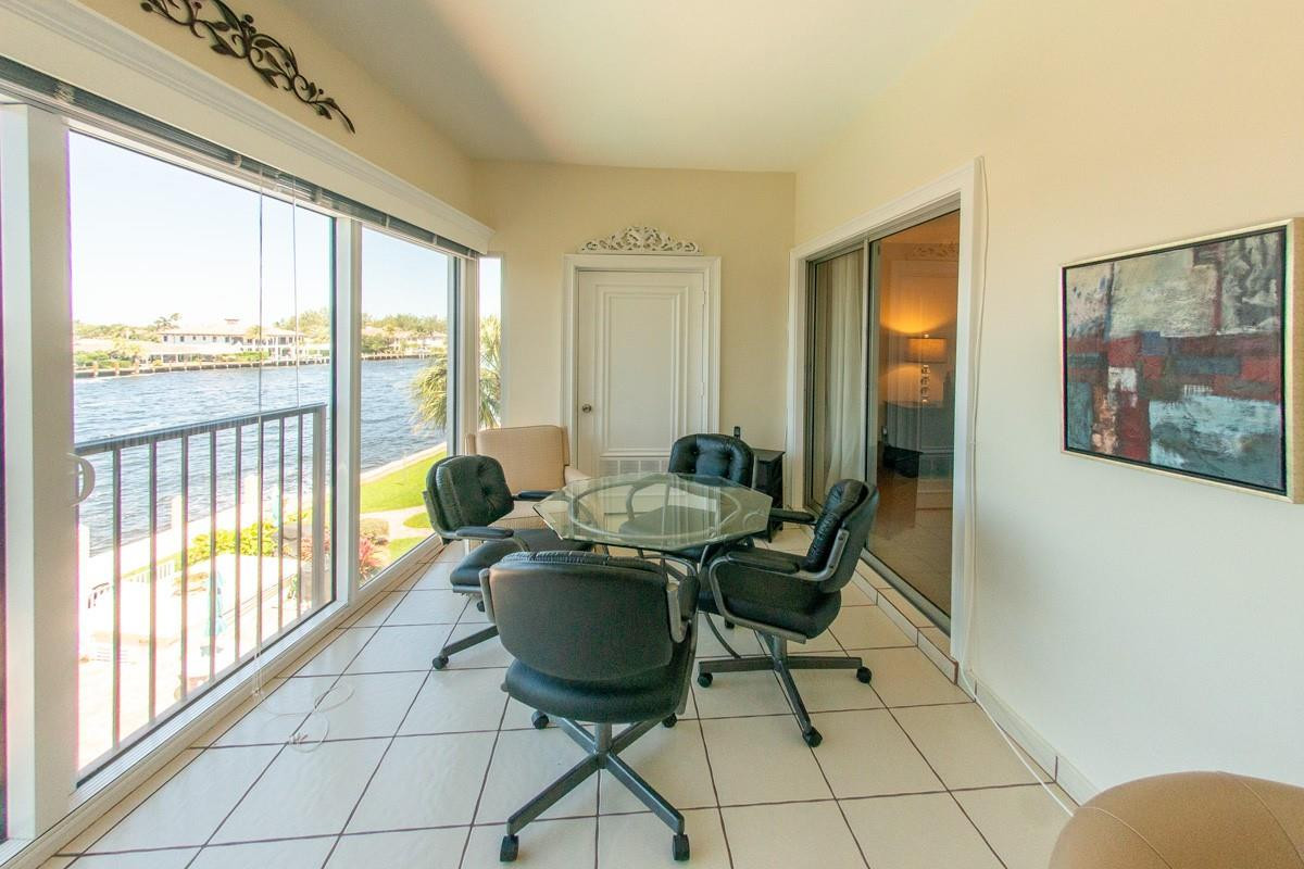 725 N Riverside Dr 301