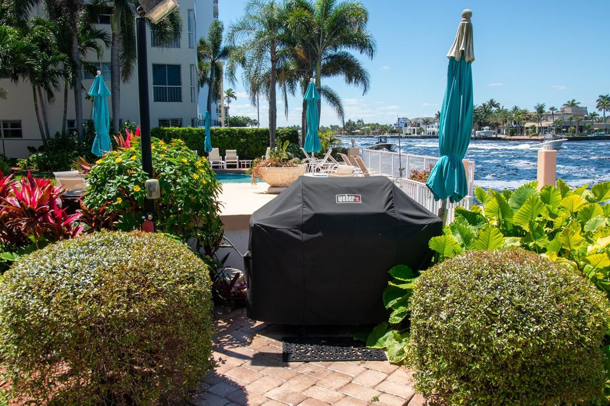 725 N Riverside Dr 301