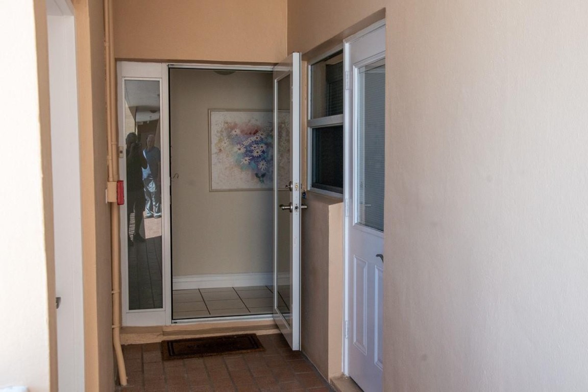 725 N Riverside Dr 301