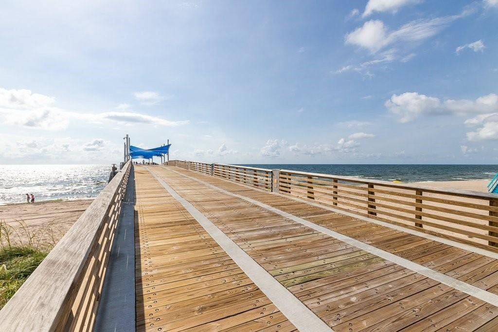 725 N Riverside Dr 301