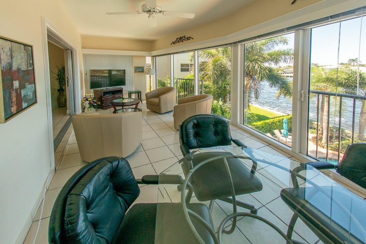725 N Riverside Dr 301