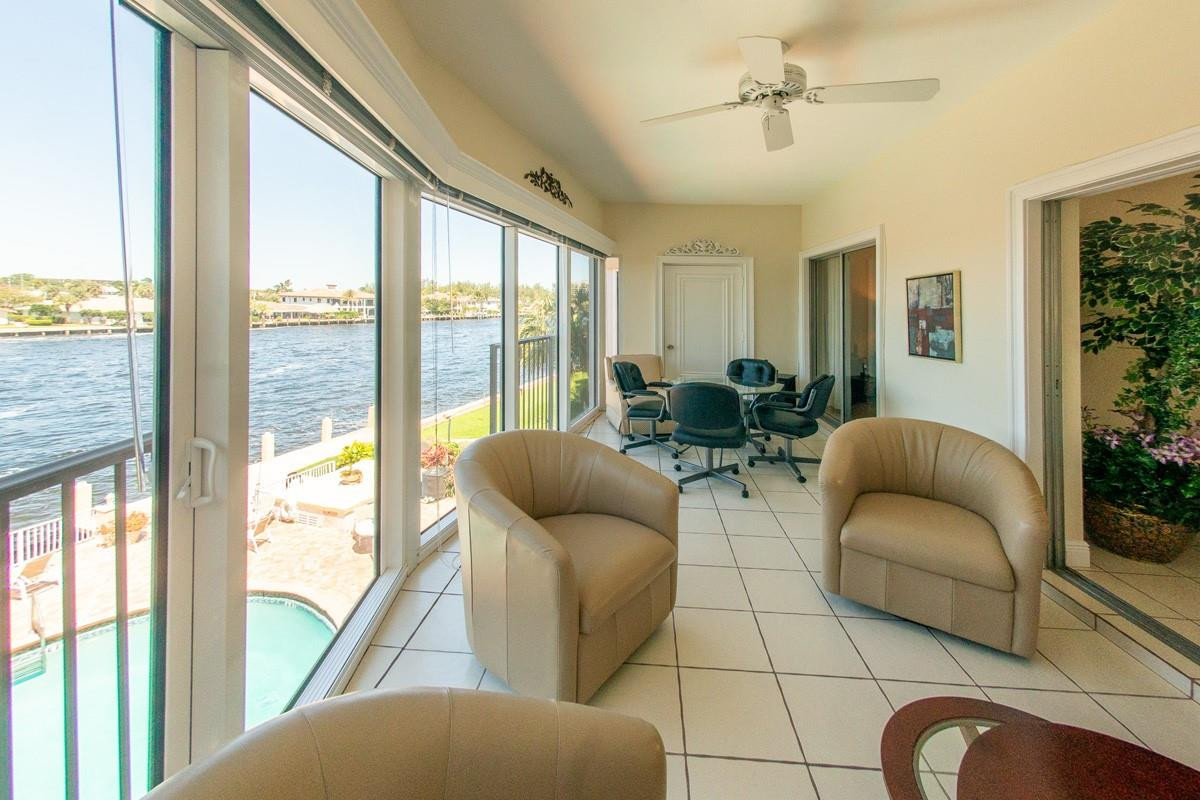 725 N Riverside Dr 301