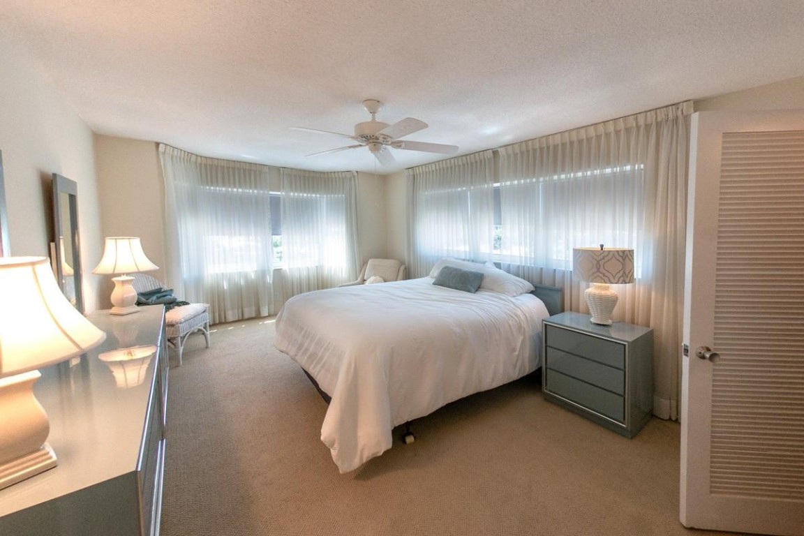 725 N Riverside Dr 301