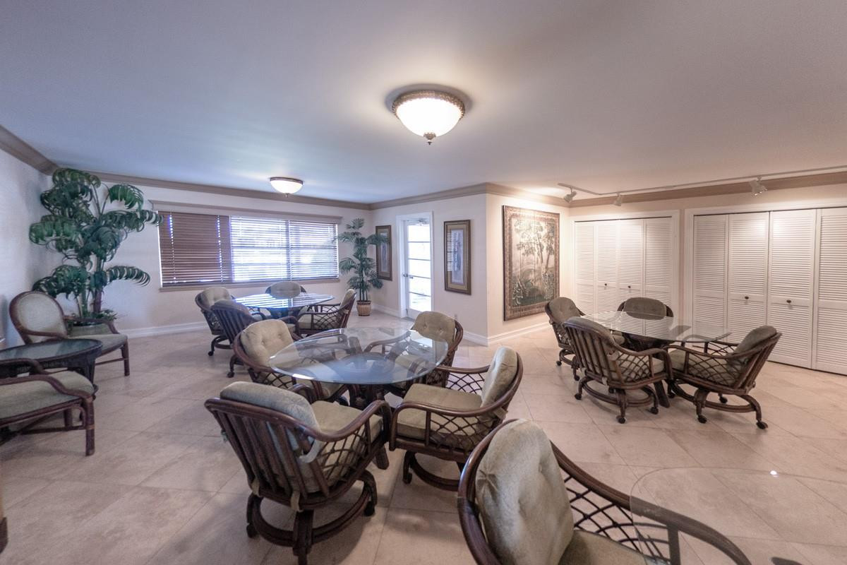 725 N Riverside Dr 301