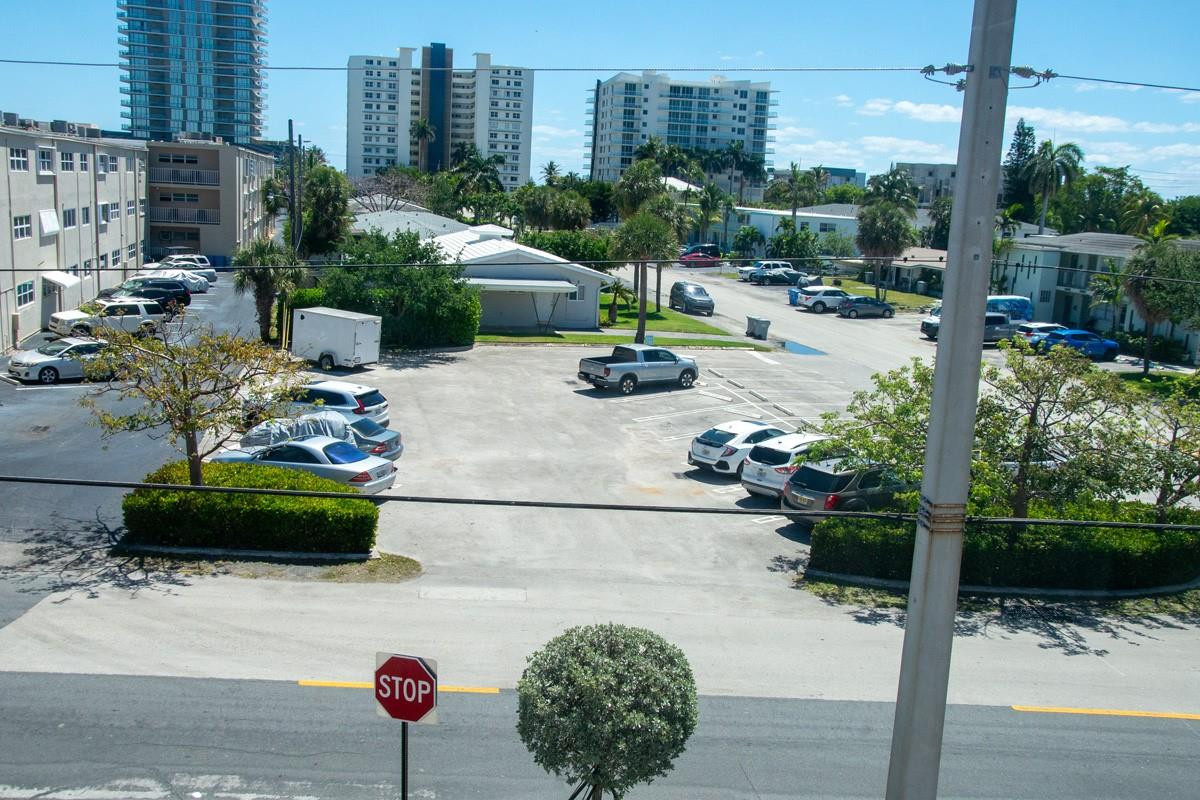 725 N Riverside Dr 301