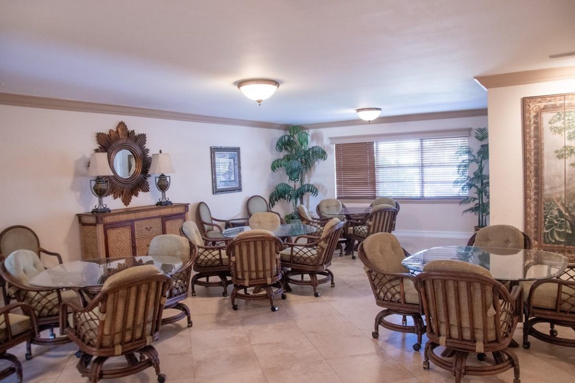 725 N Riverside Dr 301