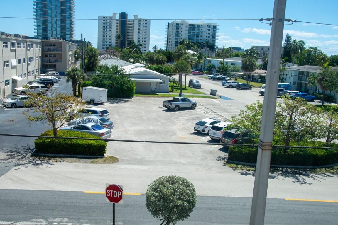 725 N Riverside Dr 301