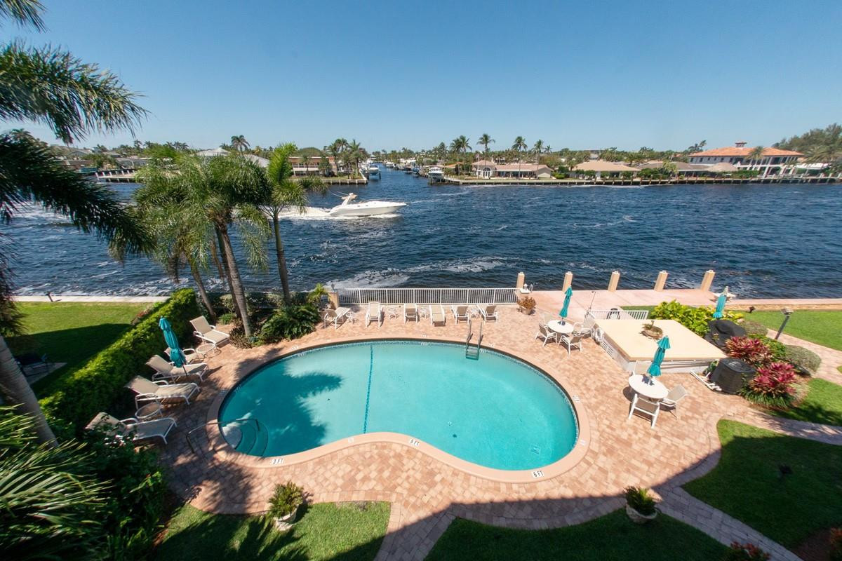 725 N Riverside Dr 301