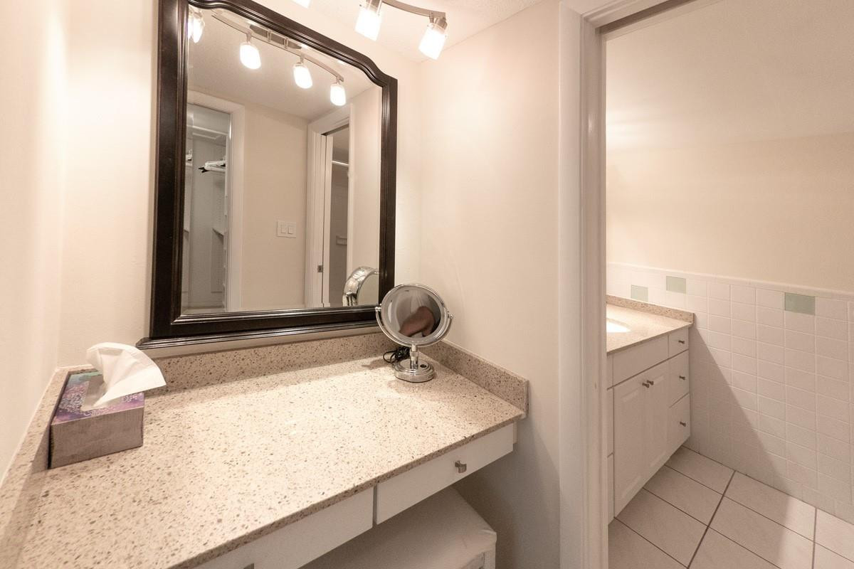 725 N Riverside Dr 301