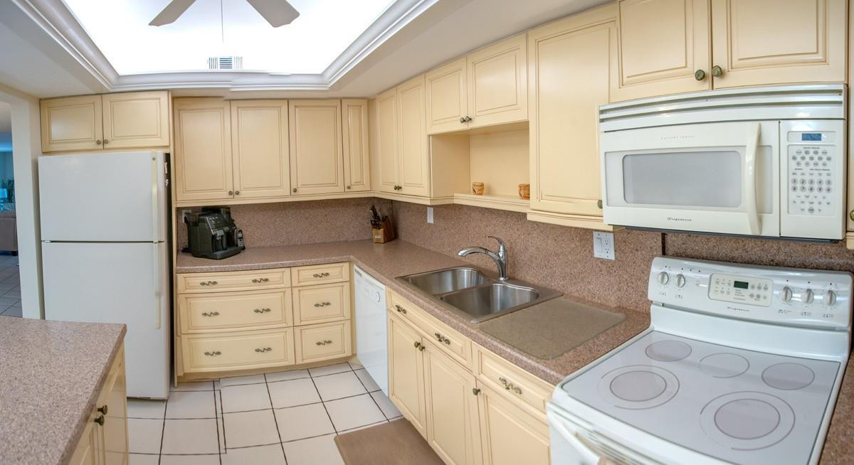 725 N Riverside Dr 301