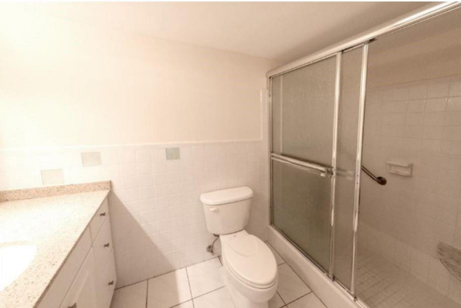 725 N Riverside Dr 301