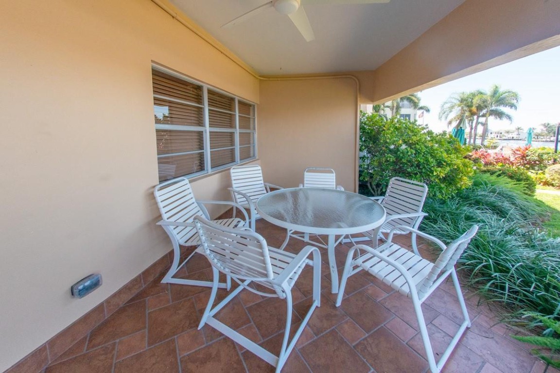 725 N Riverside Dr 301