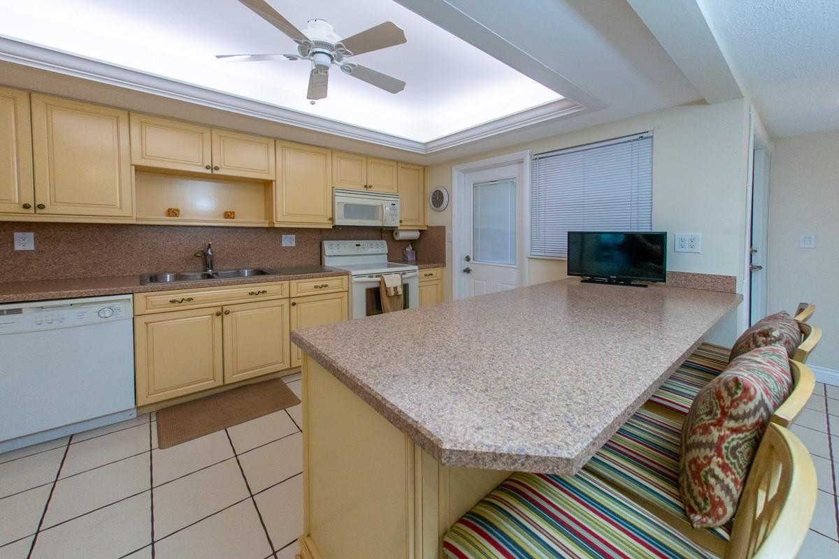 725 N Riverside Dr 301