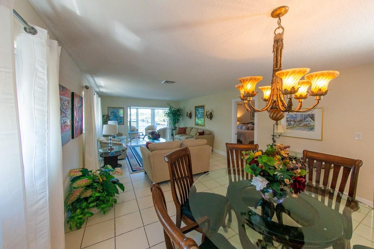 725 N Riverside Dr 301