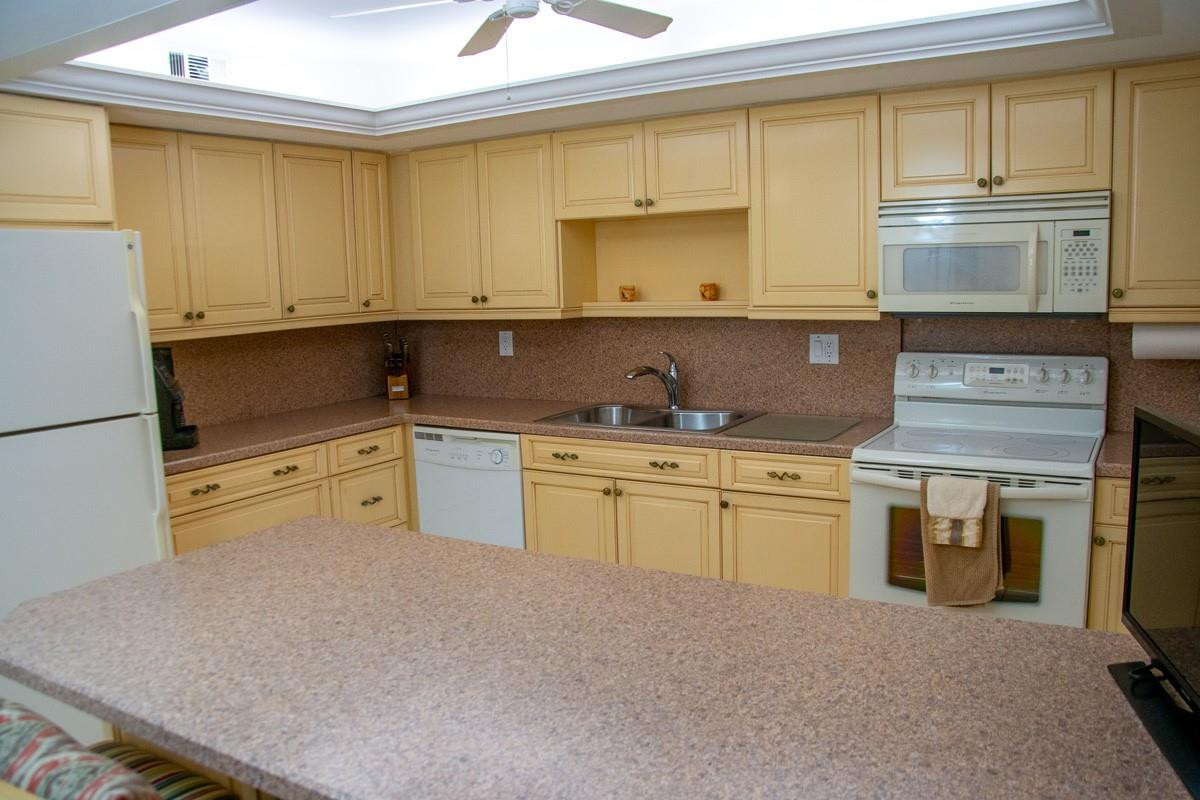 725 N Riverside Dr 301