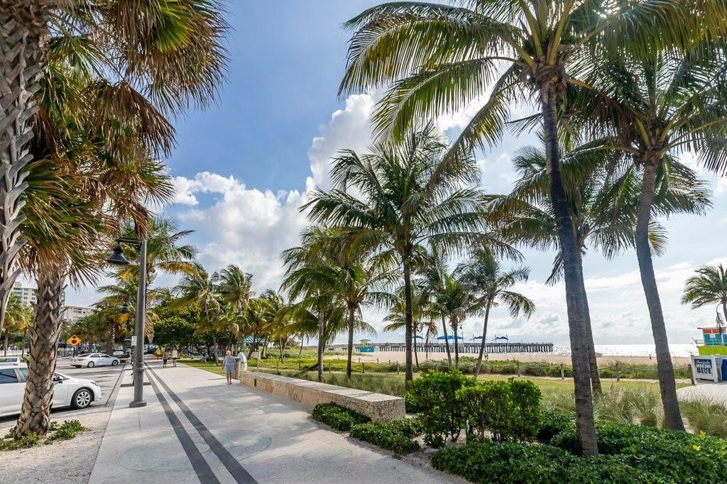 725 N Riverside Dr 301